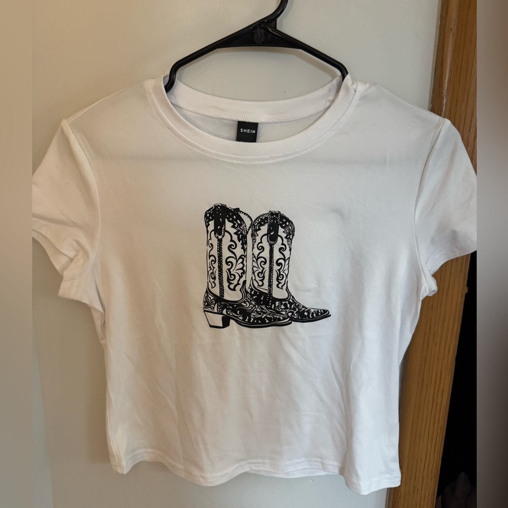 White cowboy boots t-shirt, cropped.
